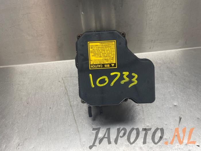 Begagnade ABS-pump Toyota Yaris II (P9) 1.8 16V VVT-i TS Pris € 209,95 Marginaltabell erbjuds av Japoto Parts B.V.