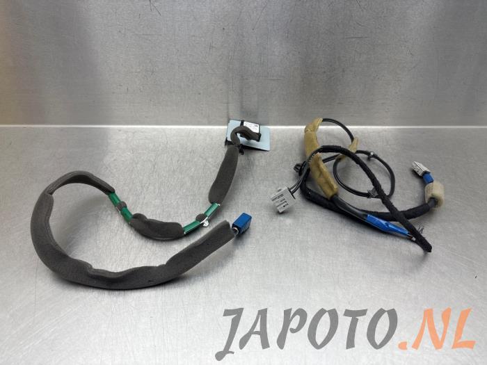 Używane Antena GPS Nissan Note (E12) 1.2 68 Cena € 31,49 Procedura marży oferowane przez Japoto Parts B.V.