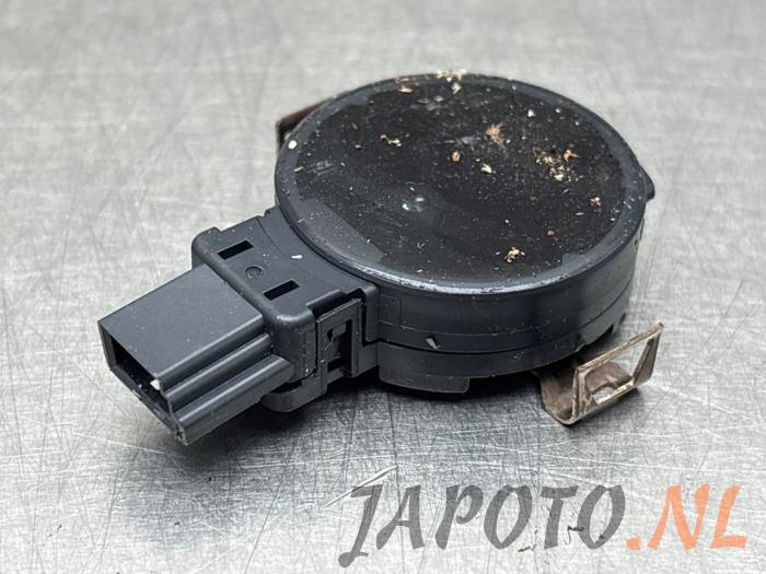 Begagnade Regnsensor Hyundai Kona (SX2) 1.6 GDi HEV 16V Pris € 26,20 Marginaltabell erbjuds av Japoto Parts B.V.