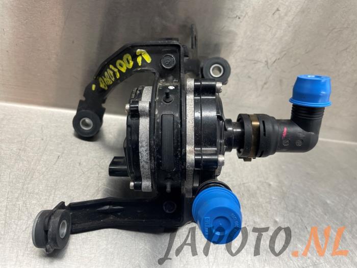 Usagé Pompe à eau Hyundai Kona (SX2) 1.6 GDi HEV 16V Prix € 157,45 Règlement à la marge proposé par Japoto Parts B.V.