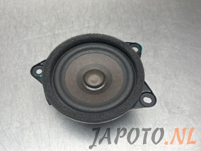 Używane Glosnik Lynk &amp; Co 01 1.5 Cena € 26,20 Procedura marży oferowane przez Japoto Parts B.V.