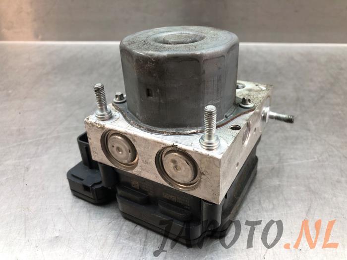 Usagé Pompe ABS Subaru XV (GP) 1.6 AWD 16V Prix € 209,95 Règlement à la marge proposé par Japoto Parts B.V.