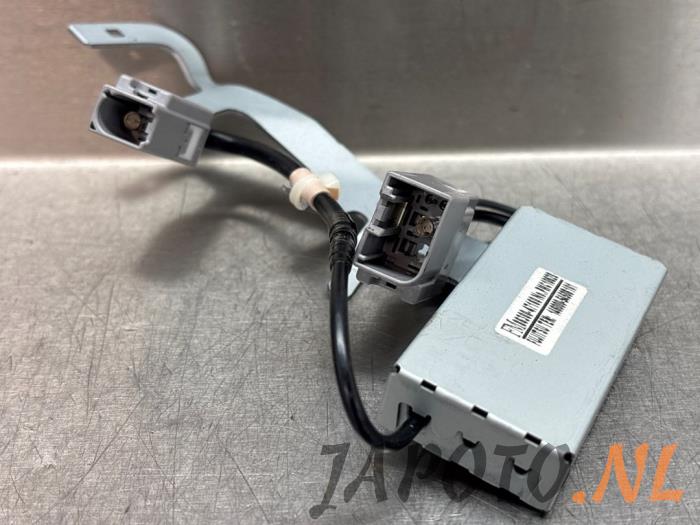 Używane Antena GPS Toyota Prius (ZVW5) 1.8 16V Hybrid Cena € 52,45 Procedura marży oferowane przez Japoto Parts B.V.