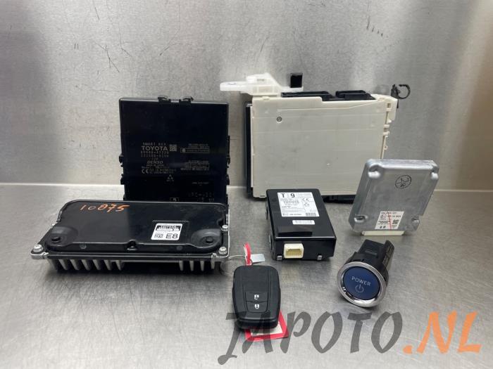 Used Ignition lock + computer Toyota Prius (ZVW5) 1.8 16V Hybrid Price € 314,95 Margin scheme offered by Japoto Parts B.V.