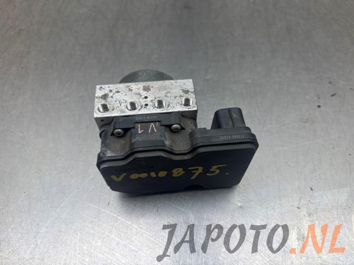 Używane Pompa ABS Toyota Prius (ZVW5) 1.8 16V Hybrid Cena € 262,49 Procedura marży oferowane przez Japoto Parts B.V.
