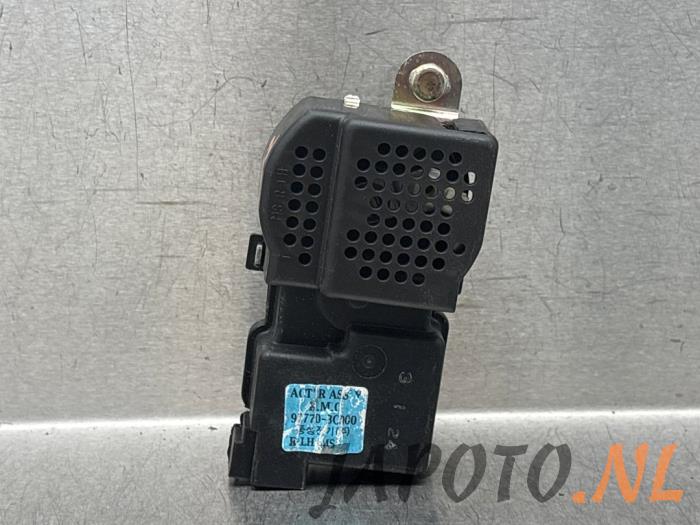 Używane Modul centralnego zamka Kia Magentis (GD) 2.5 V6 24V Cena € 20,95 Procedura marży oferowane przez Japoto Parts B.V.