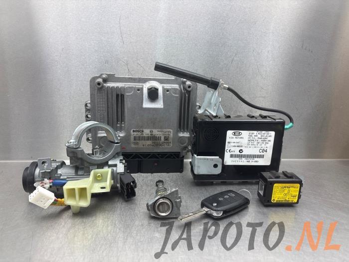 Used Ignition lock + computer Kia Cee'd (JDB5) 1.6 CRDi 16V VGT Price € 262,45 Margin scheme offered by Japoto Parts B.V.