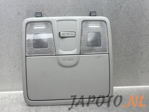 Usados Luz interior delante Kia Cee'd (JDB5) 1.6 CRDi 16V VGT Precio € 49,95 Norma de margen ofrecido por Japoto Parts B.V.