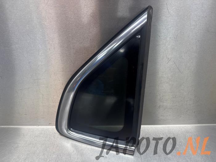 Usados Ventanilla triangular derecha detrás Kia Cee'd (JDB5) 1.6 CRDi 16V VGT Precio € 52,45 Norma de margen ofrecido por Japoto Parts B.V.