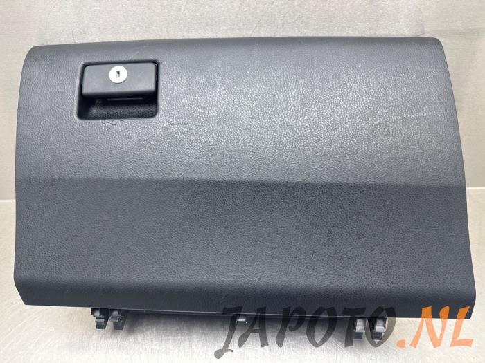 Begagnade Handskfack Toyota RAV4 (A4) 2.5 Hybrid 16V VVT-i 4x4 Pris € 131,20 Marginaltabell erbjuds av Japoto Parts B.V.