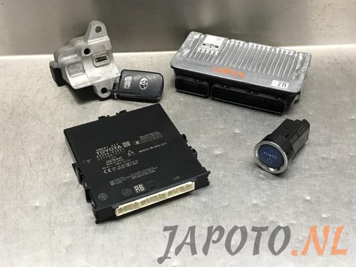 Used Ignition lock + computer Toyota RAV4 (A4) 2.5 Hybrid 16V VVT-i 4x4 Price € 262,49 Margin scheme offered by Japoto Parts B.V.