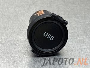 Gebrauchte AUX / USB-Anschluss Suzuki Swift (ZCE/ZDE) 1.2 VVT 12V Hybrid Preis € 34,95 Margenregelung angeboten von Japoto Parts B.V.