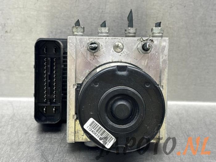 Usagé Pompe ABS Toyota Yaris II (P9) 1.33 16V Dual VVT-I Prix € 78,70 Règlement à la marge proposé par Japoto Parts B.V.