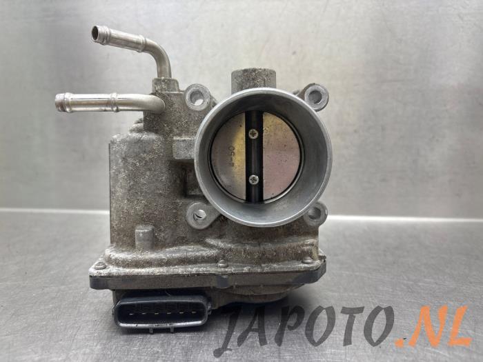 Gebrauchte Drosselklappengehäuse Toyota Yaris II (P9) 1.33 16V Dual VVT-I Preis € 78,70 Margenregelung angeboten von Japoto Parts B.V.