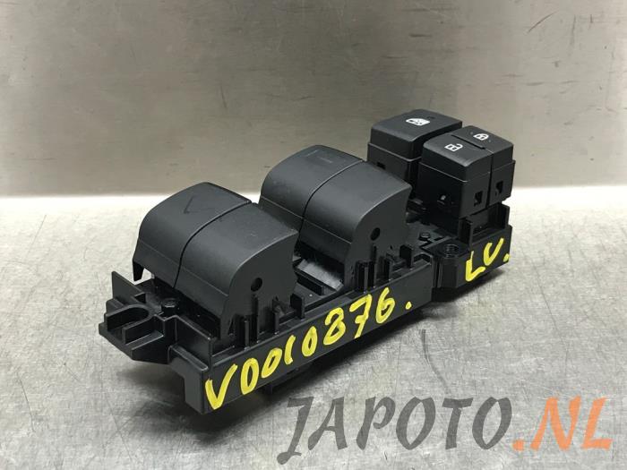 Usados Interruptor combinado de ventanillas Mazda 2 Hybrid 1.5 12V Precio € 52,45 Norma de margen ofrecido por Japoto Parts B.V.