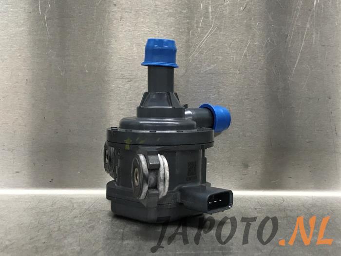 Gebrauchte Wasserpumpe Mazda 2 Hybrid 1.5 12V Preis € 157,45 Margenregelung angeboten von Japoto Parts B.V.