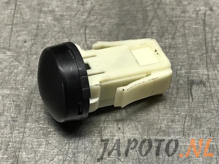 Begagnade Ljussensor Mazda 2 Hybrid 1.5 12V Pris € 26,20 Marginaltabell erbjuds av Japoto Parts B.V.