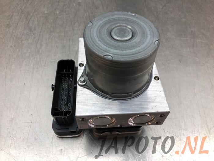 Usagé Pompe ABS Mazda 2 Hybrid 1.5 12V Prix € 367,45 Règlement à la marge proposé par Japoto Parts B.V.