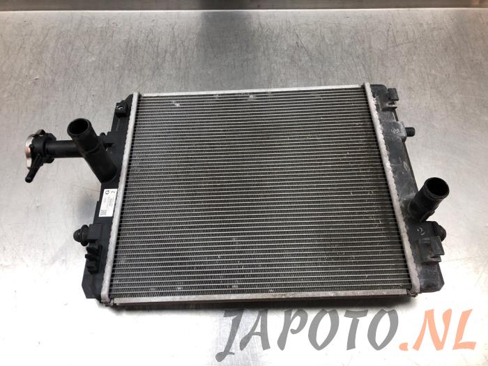Usagé Radiateur Toyota Aygo (B40) 1.0 12V VVT-i Prix € 41,99 Règlement à la marge proposé par Japoto Parts B.V.