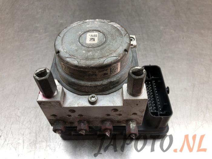 Usagé Bloc ABS Suzuki Baleno (EW/FW) 1.2 Dual Jet 16V Prix € 157,49 Règlement à la marge proposé par Japoto Parts B.V.
