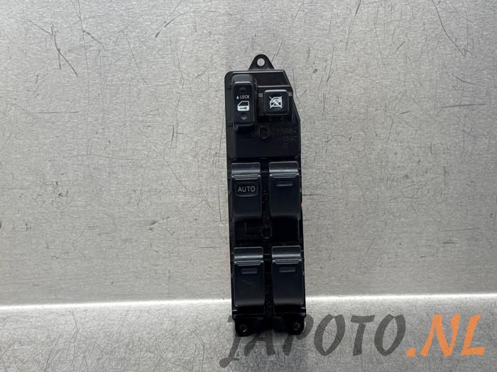 Usados Interruptor combinado de ventanillas Toyota Prius (NHW20) 1.5 16V Precio € 20,95 Norma de margen ofrecido por Japoto Parts B.V.