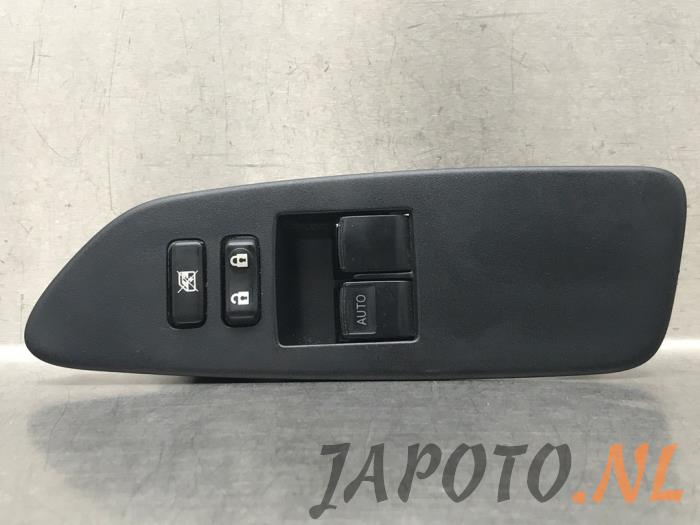 Używane Przelacznik combi okienny Toyota Auris (E15) 1.6 Dual VVT-i 16V Cena € 31,45 Procedura marży oferowane przez Japoto Parts B.V.