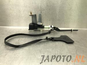 Begagnade Tanklåsmotor Toyota Avensis Wagon (T25/B1E) 2.0 16V VVT-i D4 Pris € 74,95 Marginaltabell erbjuds av Japoto Parts B.V.