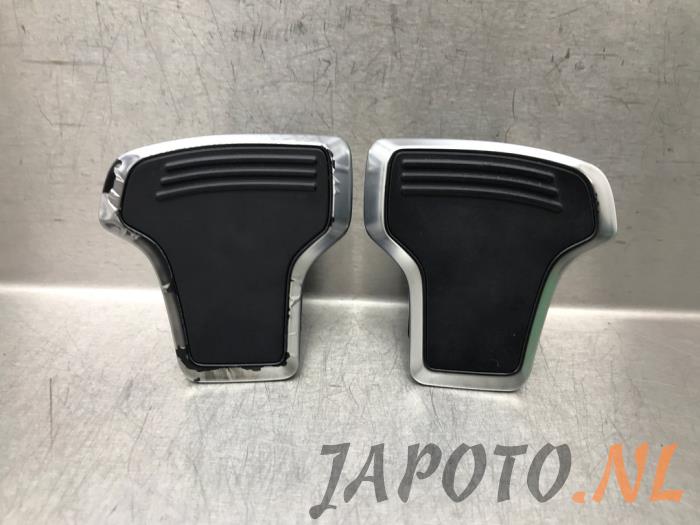Usagé Kit manettes de commande Kia Niro I (DE) 1.6 GDI Hybrid Prix € 52,49 Règlement à la marge proposé par Japoto Parts B.V.