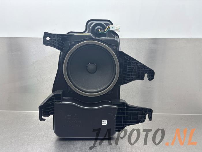 Używane Subwoofer Kia Niro I (DE) 1.6 GDI Hybrid Cena € 104,95 Procedura marży oferowane przez Japoto Parts B.V.