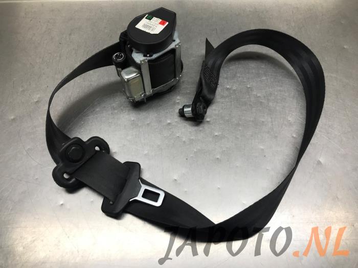 Begagnade Främre säkerhetsbälte, vänster Mitsubishi Colt (Z2/Z3) 1.3 16V Pris € 36,70 Marginaltabell erbjuds av Japoto Parts B.V.