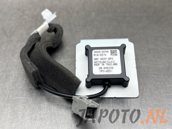 Używane Antena GPS Suzuki Swift (ZCE/ZDE) 1.2 VVT 12V Hybrid Cena € 52,45 Procedura marży oferowane przez Japoto Parts B.V.