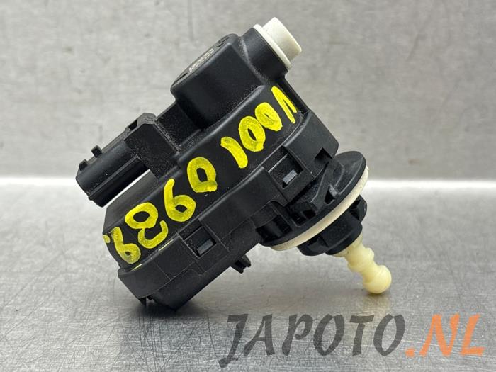 Używane Silnik reflektora Suzuki Swift (ZCE/ZDE) 1.2 VVT 12V Hybrid Cena € 26,20 Procedura marży oferowane przez Japoto Parts B.V.