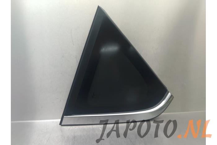 Usados Ventanilla triangular derecha detrás Hyundai Bayon 1.0 T-GDI 12V Mild Hybrid 48V Precio € 52,45 Norma de margen ofrecido por Japoto Parts B.V.