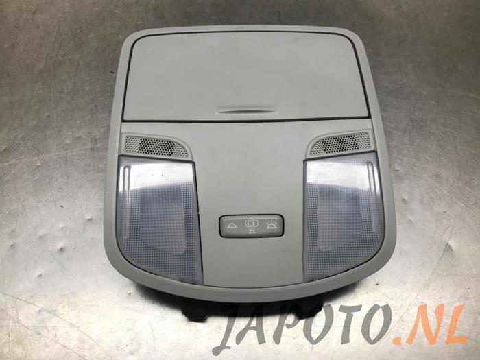 Usagé Eclairage de plafonnier Kia Stonic (YB) 1.0i T-GDi 12V Prix € 36,70 Règlement à la marge proposé par Japoto Parts B.V.