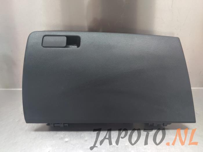 Begagnade Handskfack Kia Stonic (YB) 1.0i T-GDi 12V Pris € 36,70 Marginaltabell erbjuds av Japoto Parts B.V.