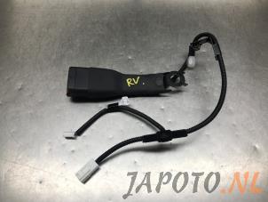 Gebrauchte Sicherheitsgurt Schließe rechts vorne Toyota Yaris Cross (PB1/PJ1) 1.5 12V Hybrid 115 Preis € 34,95 Margenregelung angeboten von Japoto Parts B.V.