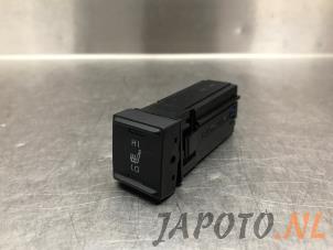 Gebrauchte Sitzheizung Schalter Toyota Yaris Cross (PB1/PJ1) 1.5 12V Hybrid 115 Preis € 24,95 Margenregelung angeboten von Japoto Parts B.V.
