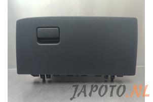 Gebrauchte Handschuhfach Toyota Yaris Cross (PB1/PJ1) 1.5 12V Hybrid 115 Preis € 99,95 Margenregelung angeboten von Japoto Parts B.V.