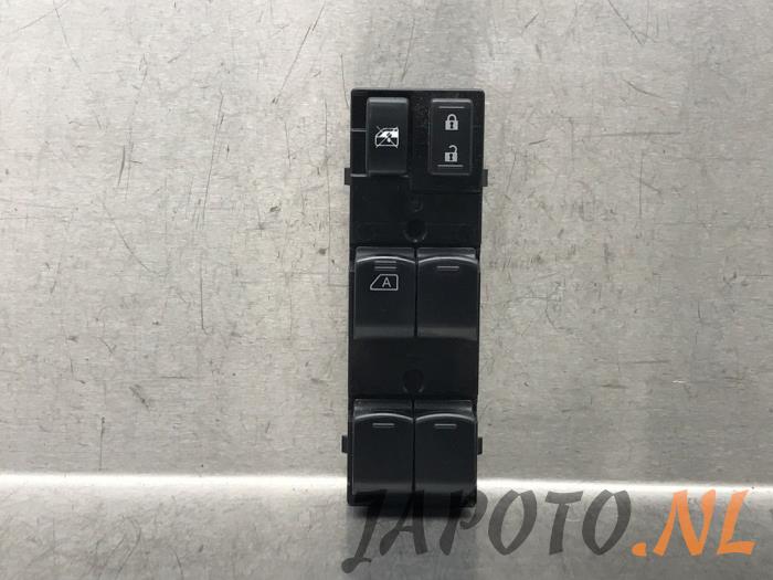 Usados Interruptor combinado de ventanillas Nissan Note (E12) 1.2 68 Precio € 36,70 Norma de margen ofrecido por Japoto Parts B.V.