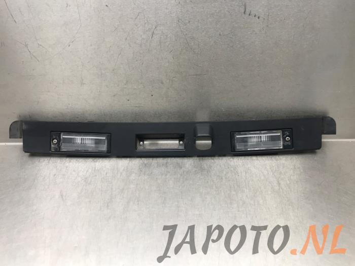 Begagnade Handtag, baklucka Kia Ceed Sportswagon (CDF) 1.0i T-GDi 12V Pris € 26,20 Marginaltabell erbjuds av Japoto Parts B.V.