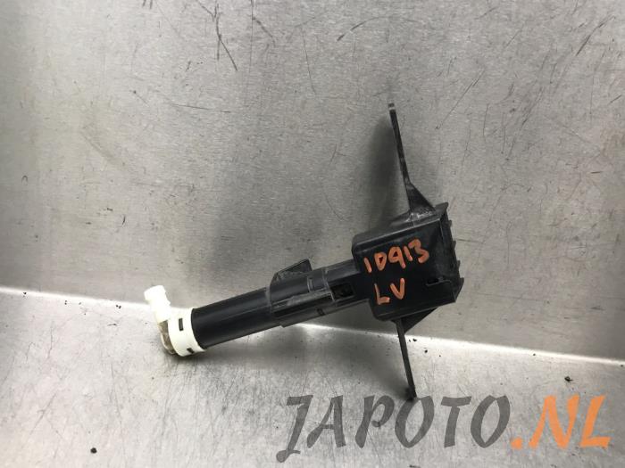 Używane Spryskiwacz reflektorów Subaru Forester (SH) 2.0D Cena € 26,24 Procedura marży oferowane przez Japoto Parts B.V.