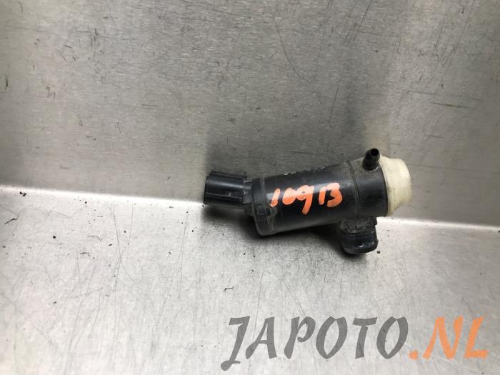 Używane Pompa spryskiwacza reflektorów Subaru Forester (SH) 2.0D Cena € 31,45 Procedura marży oferowane przez Japoto Parts B.V.