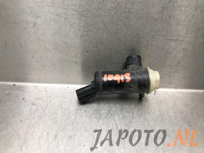 Używane Pompa spryskiwacza reflektorów Subaru Forester (SH) 2.0D Cena € 31,45 Procedura marży oferowane przez Japoto Parts B.V.