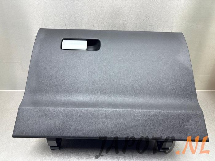 Begagnade Handskfack Mazda MX-30 e-SkyActiv 145 Pris € 104,95 Marginaltabell erbjuds av Japoto Parts B.V.
