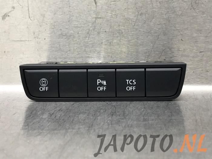 Usados Interruptor PDC Mazda MX-30 e-SkyActiv 145 Precio € 52,45 Norma de margen ofrecido por Japoto Parts B.V.