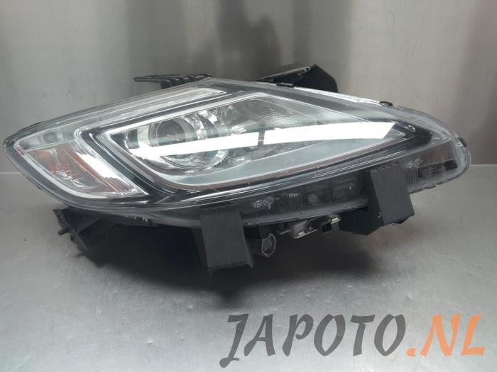 Używane Reflektor prawy Mazda CX-9 3.7 V6 24V AWD Autom. Cena € 498,75 Procedura marży oferowane przez Japoto Parts B.V.