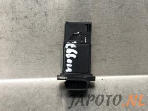 Luftmassenmesser van een Honda HR-V (RU) 1.5 i-VTEC 16V 2016