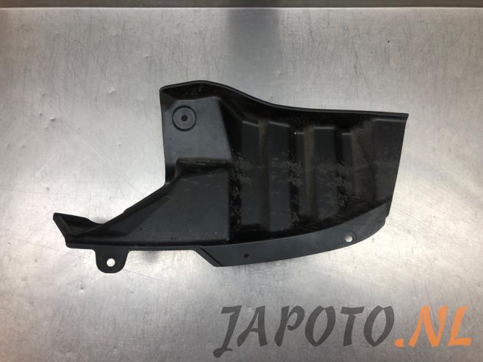 Usados Protector interno Mitsubishi Eclipse Cross (GK/GL) 2.4 16V PHEV 4x4 Precio € 26,20 Norma de margen ofrecido por Japoto Parts B.V.