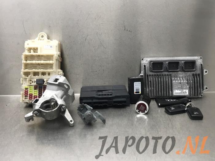 Used Ignition lock + computer Honda HR-V (RU) 1.5 i-VTEC 16V Price € 314,95 Margin scheme offered by Japoto Parts B.V.
