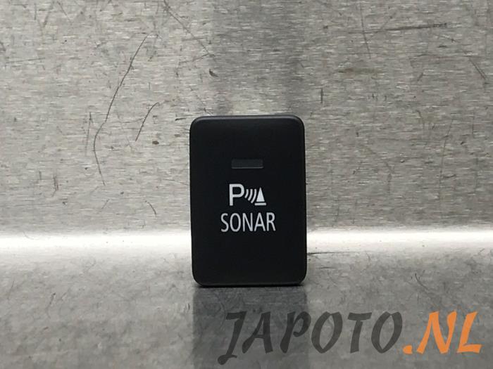 Usados Interruptor PDC Mitsubishi Eclipse Cross (GK/GL) 2.4 16V PHEV 4x4 Precio € 26,20 Norma de margen ofrecido por Japoto Parts B.V.